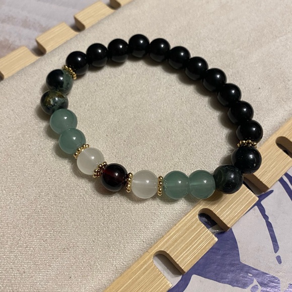 STATEMENT CRYSTAL BRACELET - Picture 3 of 4